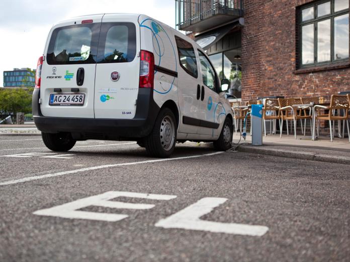 Hjemmeplejen får blandt andet mulighed for at parkere på eksempelvis el-delebilspladser i hele byen. 